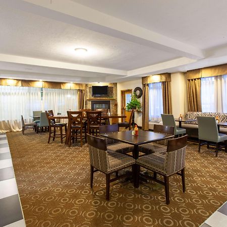 Days Inn By Wyndham Петоски Экстерьер фото